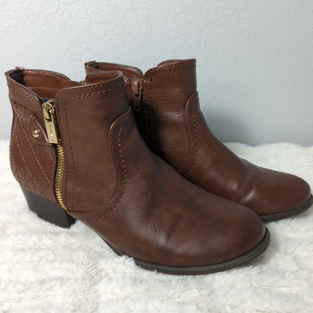 Unisa Women's Brown Ankle‎ Bootie Size 7 M Double Zippers 1.5" Heel